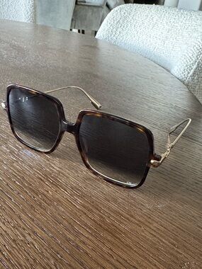 Dior so light 1 sunglasses ?️ as seen on Kylie and Chloe Dior | Accessories | Hot Item Dior So Light Sunglasses As  main image 3